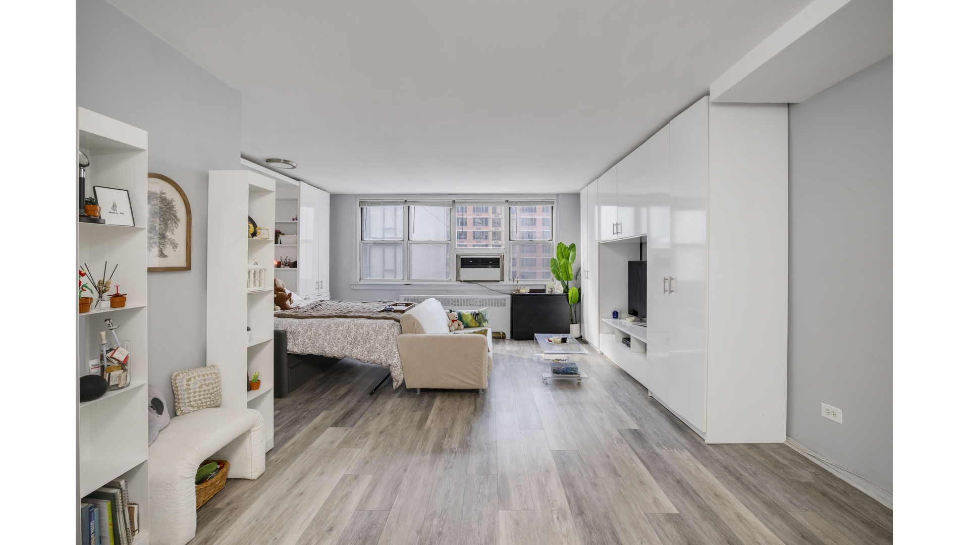 240 East 35th Street 10J Murray Hill New York NY 10016