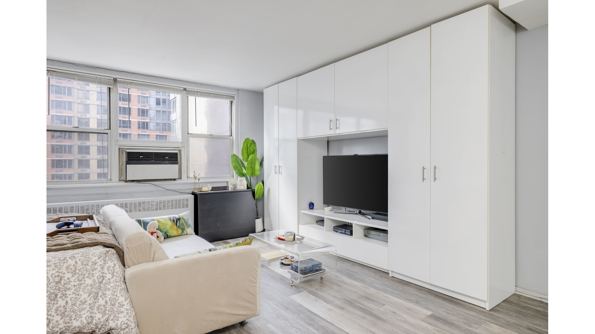 240 East 35th Street 10J Murray Hill New York NY 10016