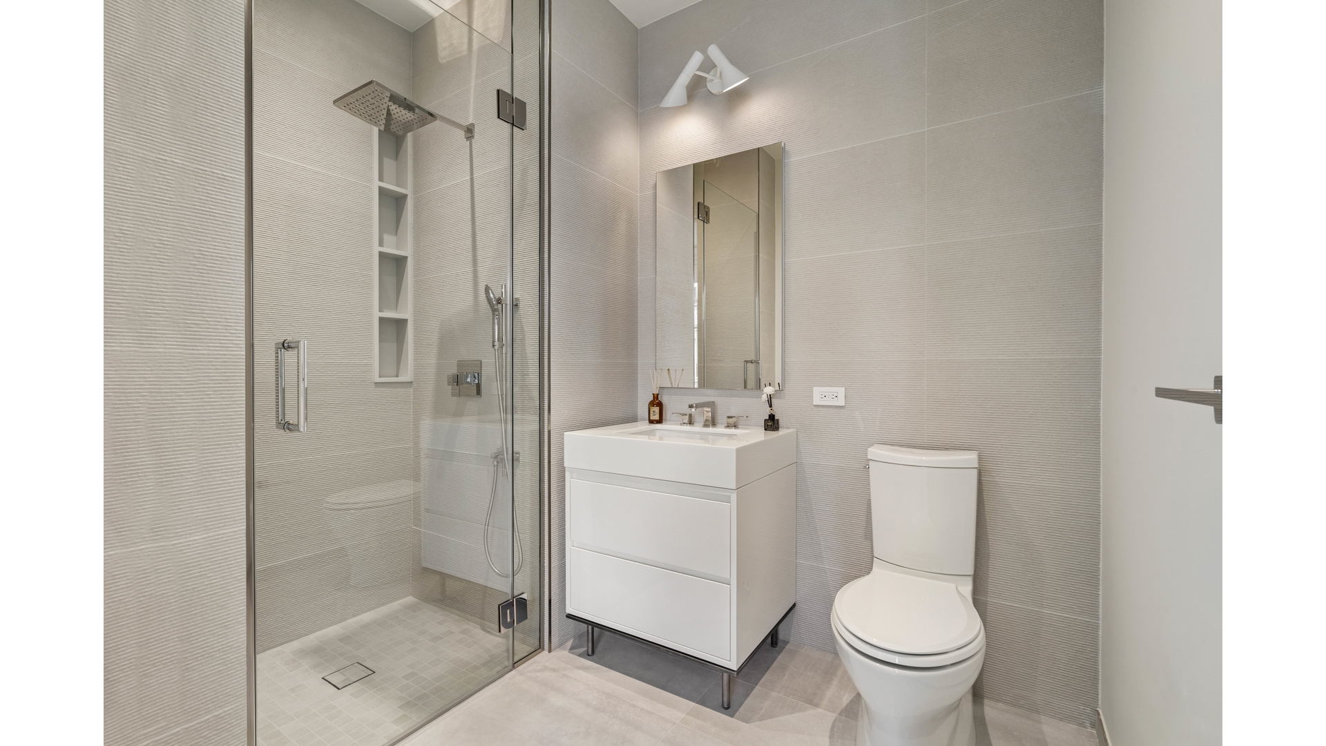 200 East 20th Street 17A Gramercy Park New York NY 10003