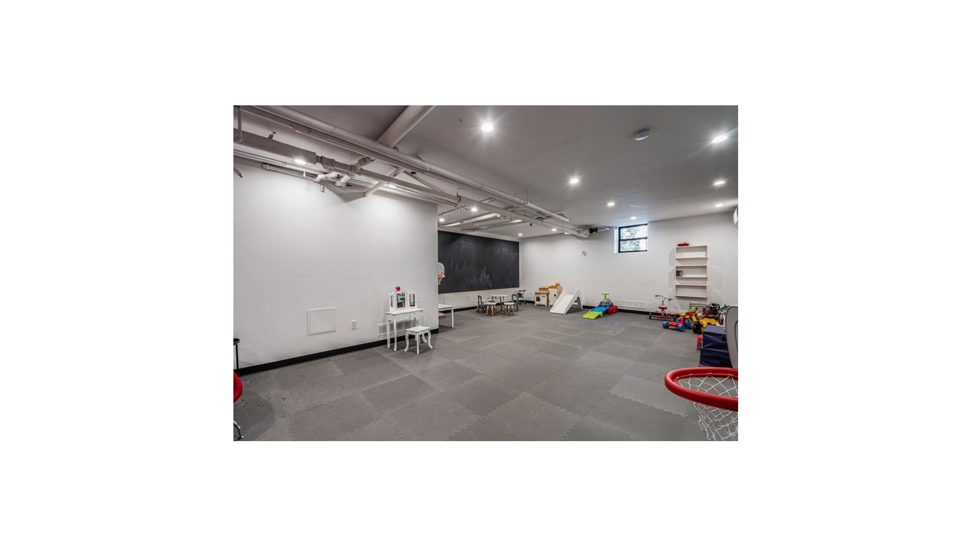 24-75 38th Street B8 Astoria Queens NY 11103