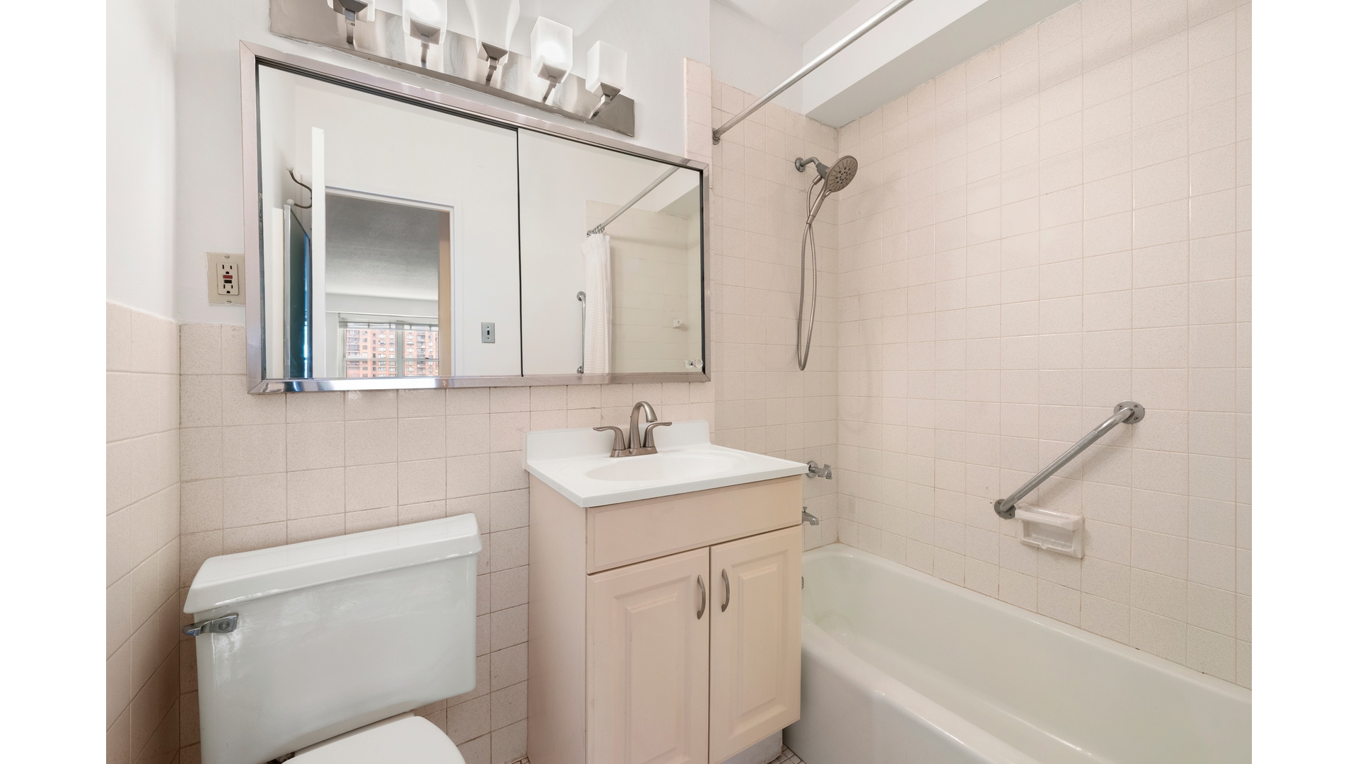 400 East 54th Street 11B Sutton Place New York NY 10022