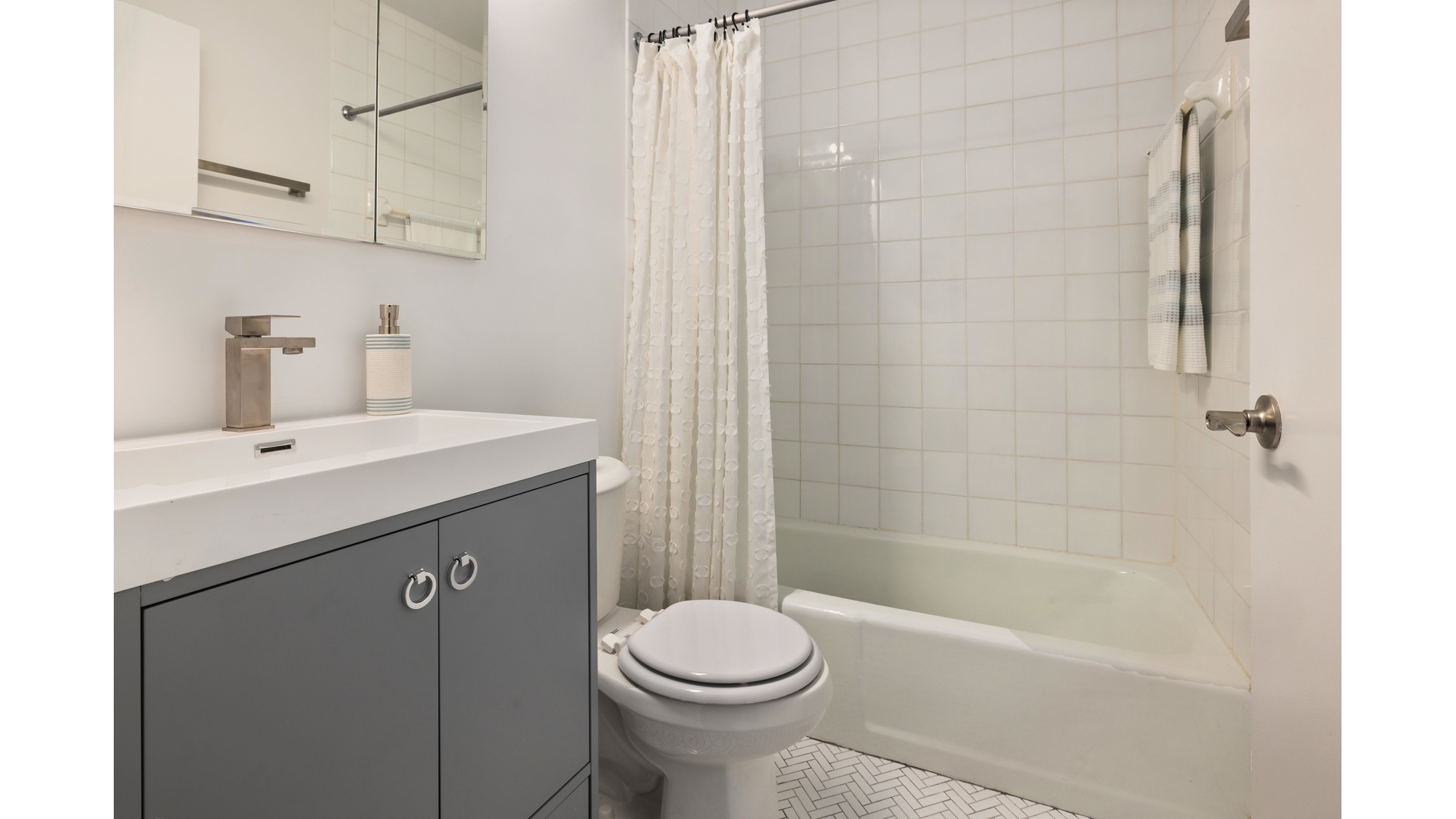 230 West 55th Street 28A Midtown West New York NY 10019