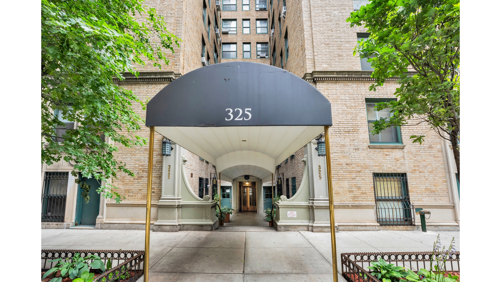 325 West 45th Street 312 Clinton New York NY 10036