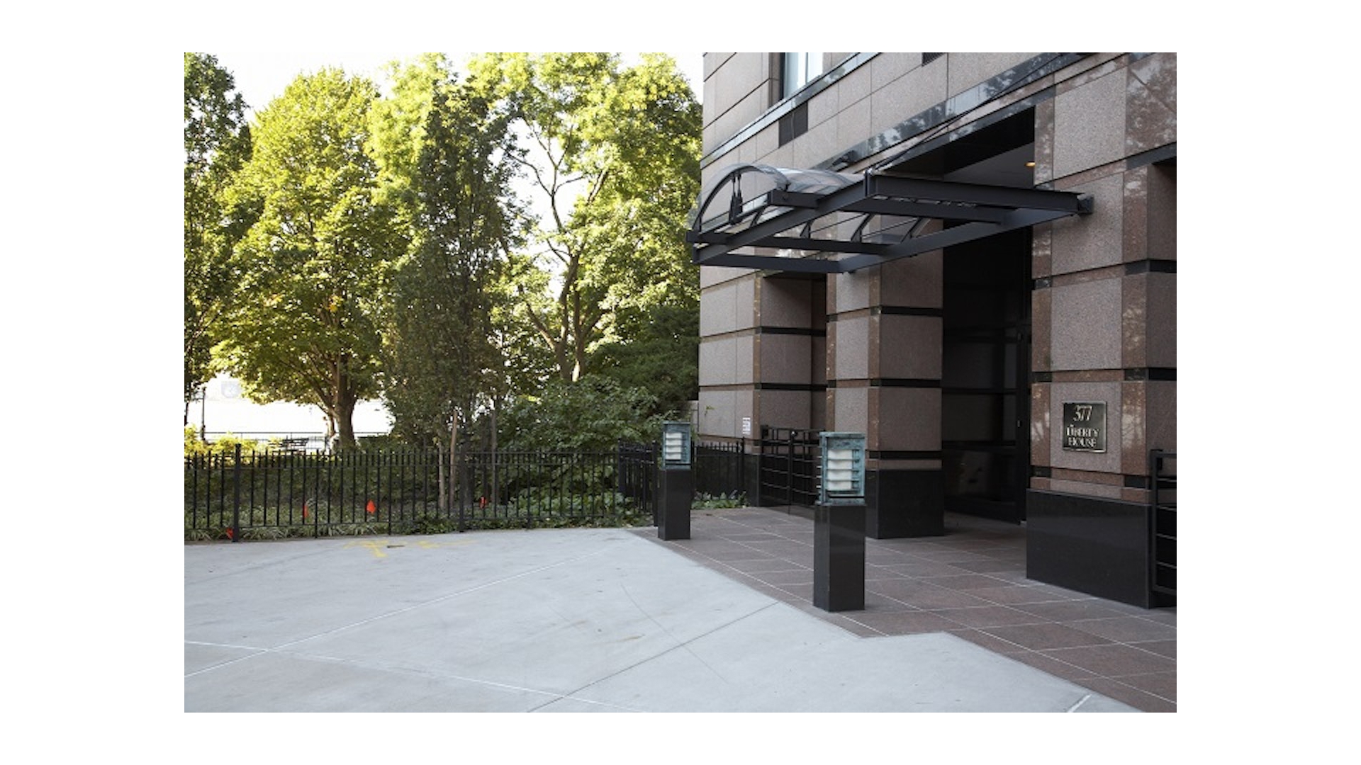 377 Rector Place 17D Battery Park City New York NY 10280