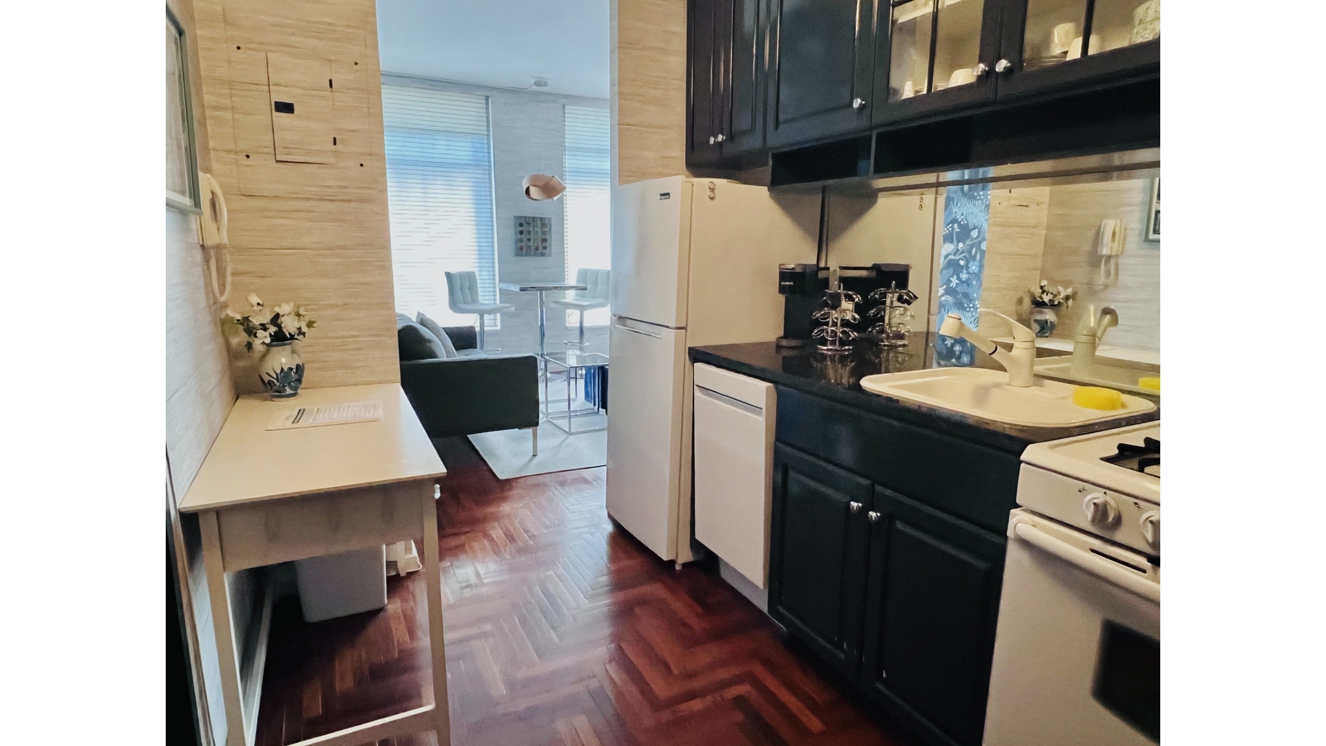 250 East 54th Street 17E Turtle Bay New York NY 10022