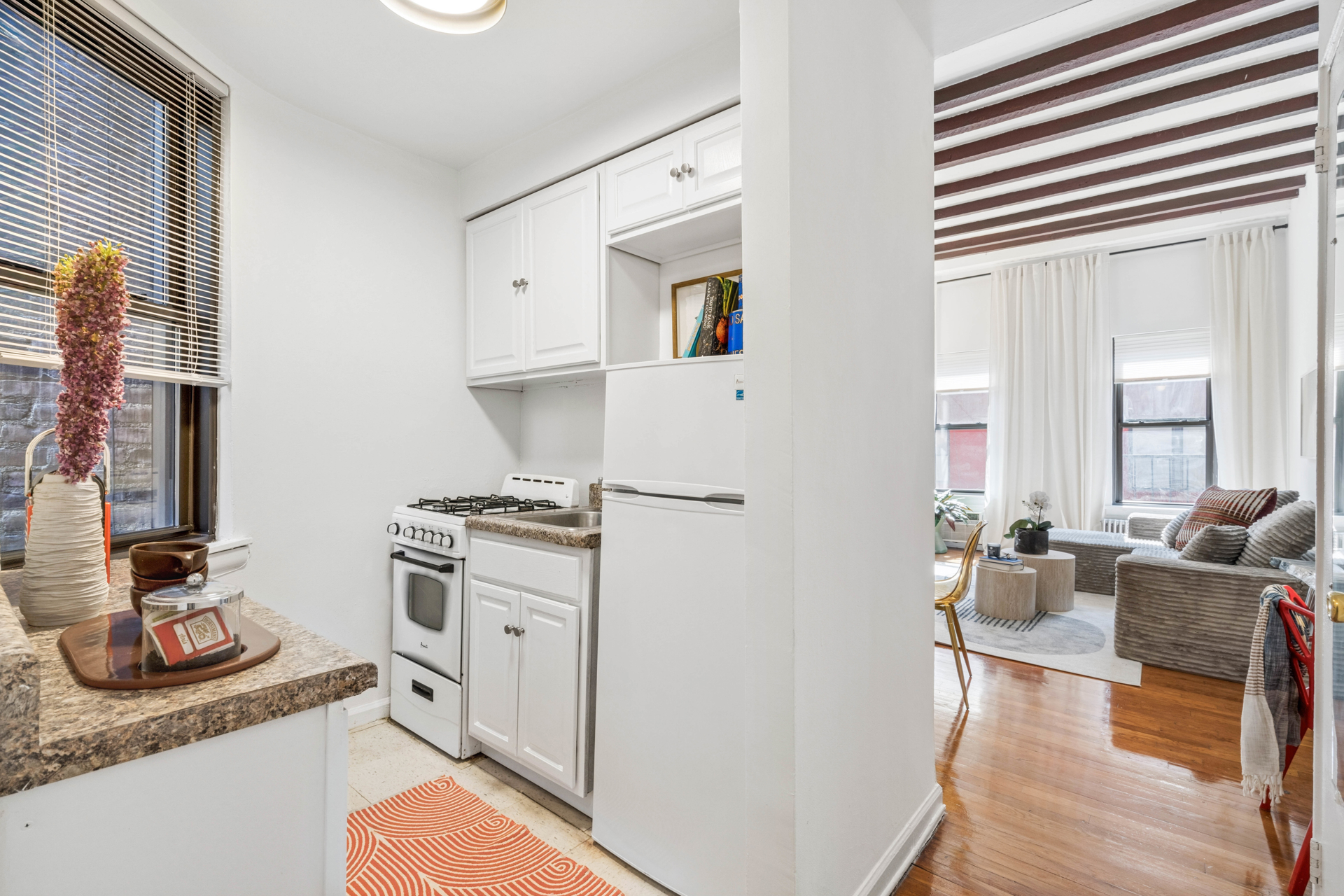 431 West 54th Street 5B Clinton New York NY 10019