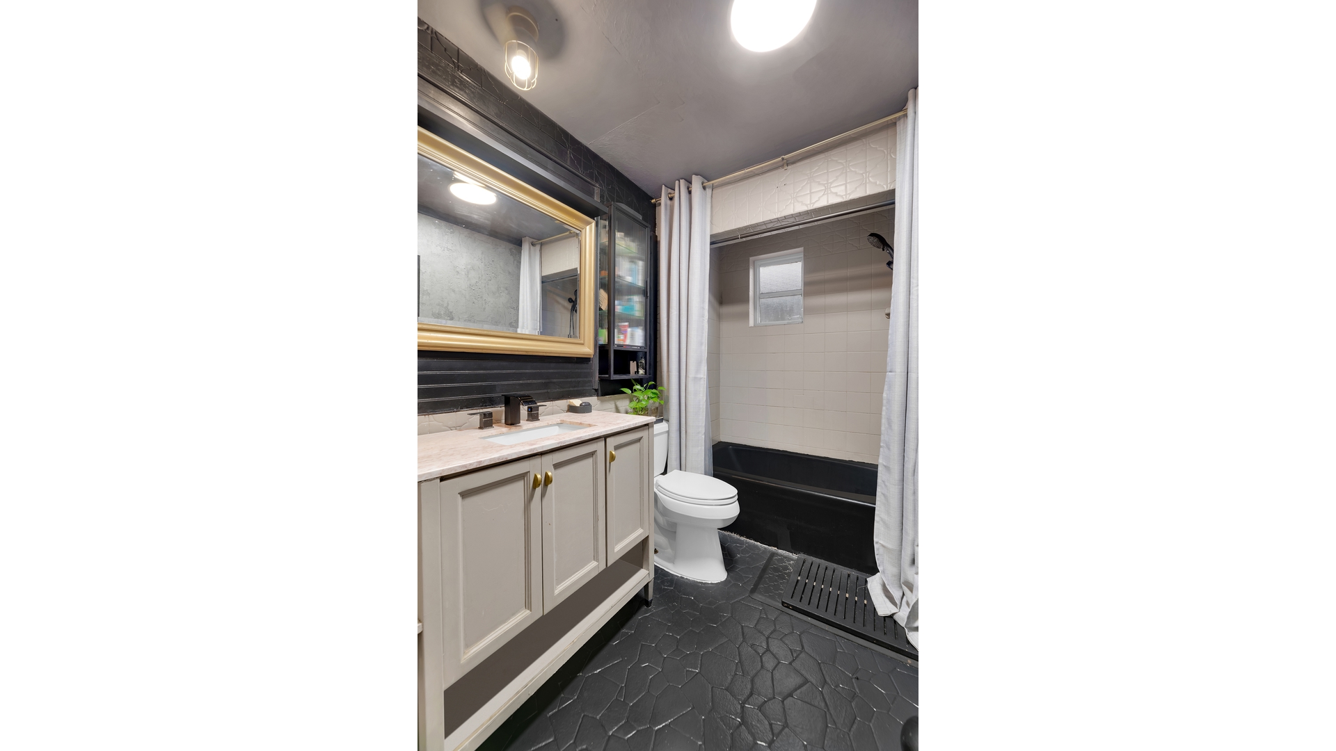 1546 Canarsie Road Canarsie Brooklyn NY 11236