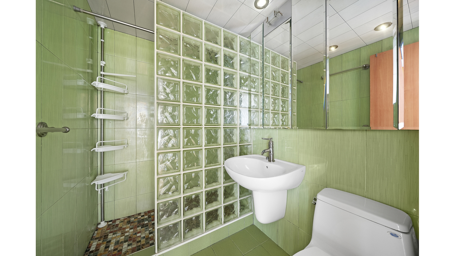 118-17 Union Turnpike 21K Forest Hills Queens NY 11375