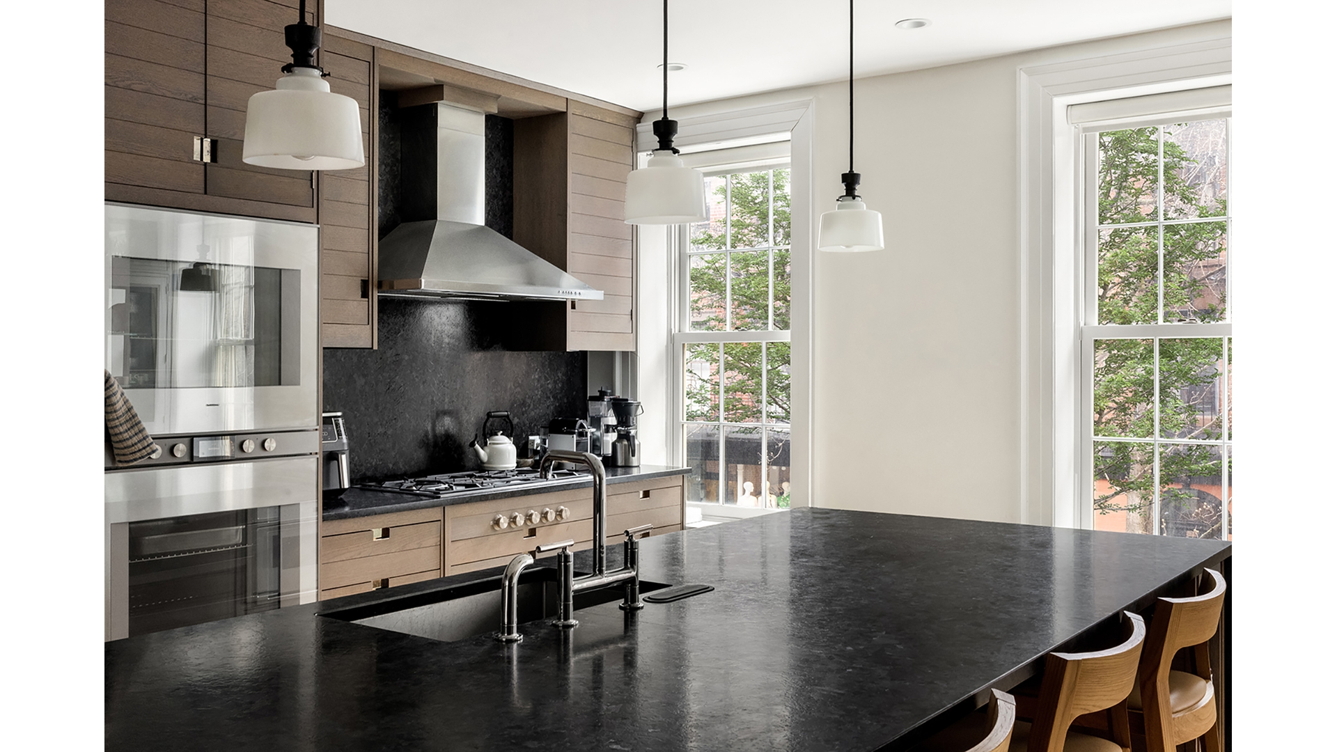 395 Bleecker Street N/A W. Greenwich Village New York NY 10014