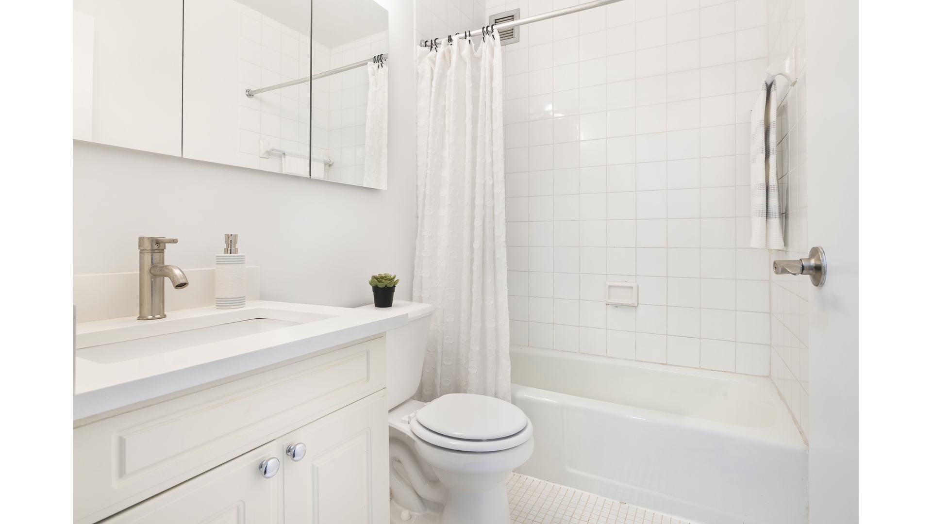 230 West 55th Street 16H Midtown West New York NY 10019