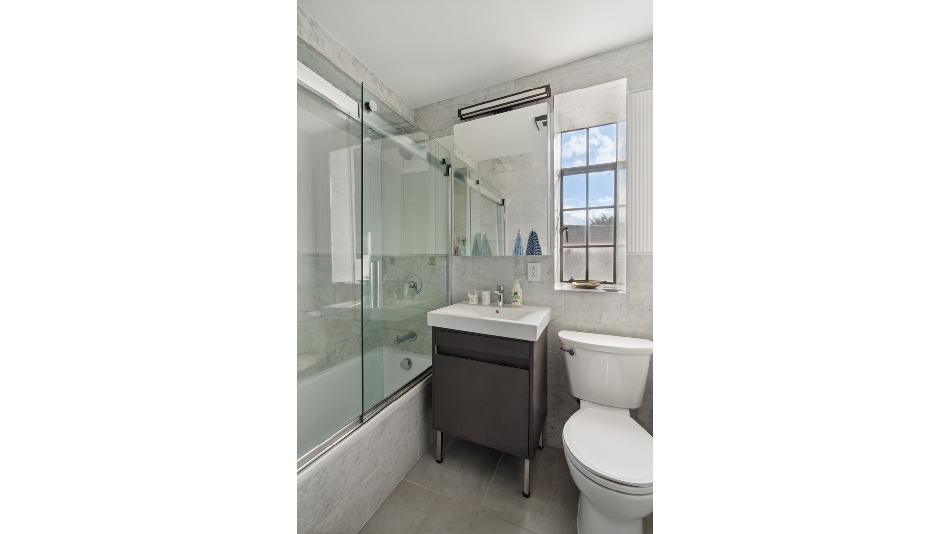 25 Monroe Place 2D Brooklyn Heights Brooklyn NY 11201