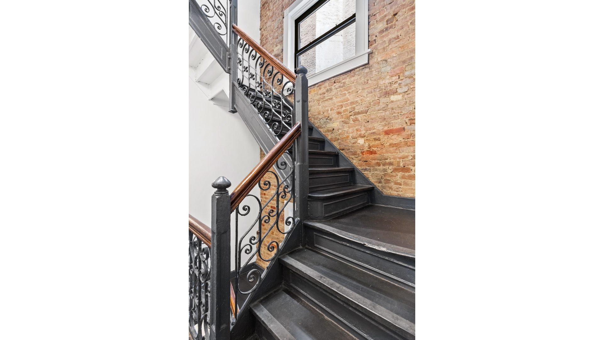 633 East 11th Street 1 E. Greenwich Village New York NY 10009