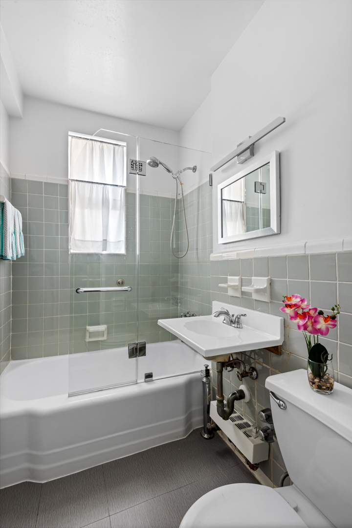 64 East 94th Street 3B Carnegie Hill New York NY 10128