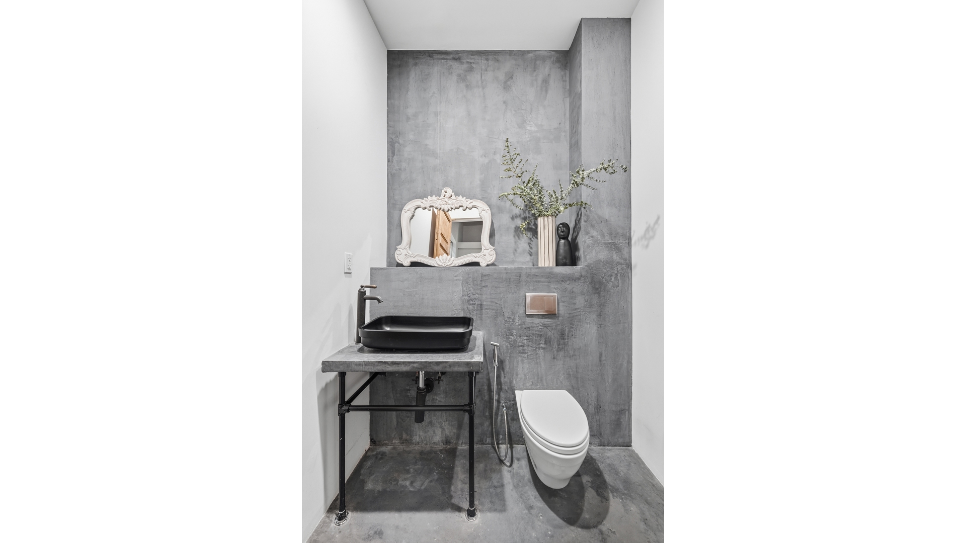 448 West 37th Street 9G Clinton New York NY 10018