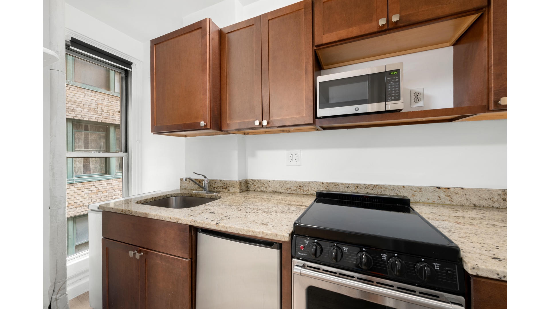 325 West 45th Street 406 Clinton New York NY 10036