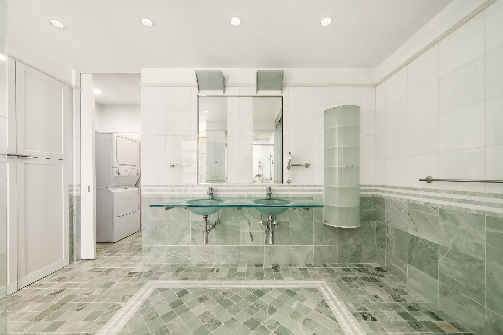 641 Fifth Avenue 45G Midtown East New York NY 10022