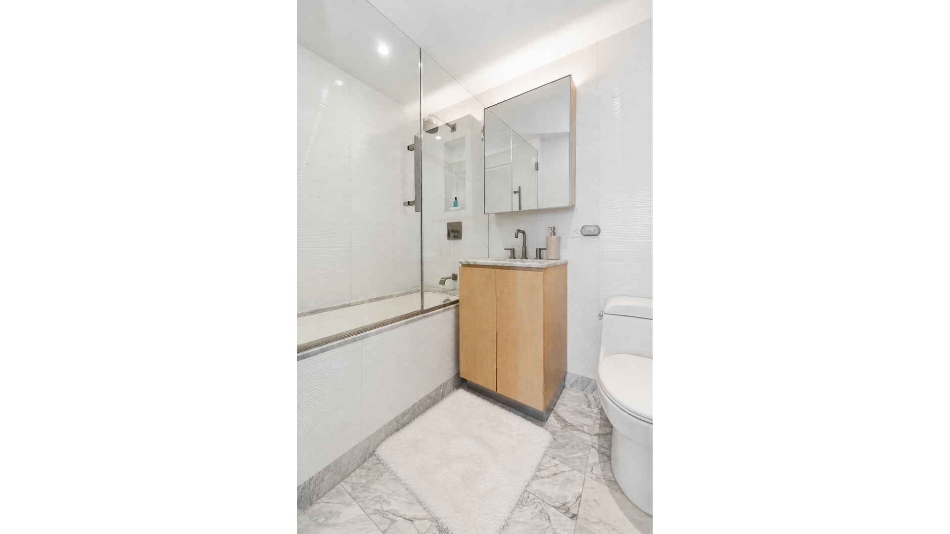 322 West 57th Street 43H1 Clinton New York NY 10019