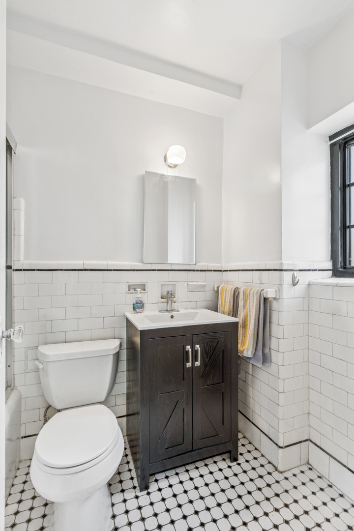 211 East 35th Street 8G Murray Hill New York NY 10016