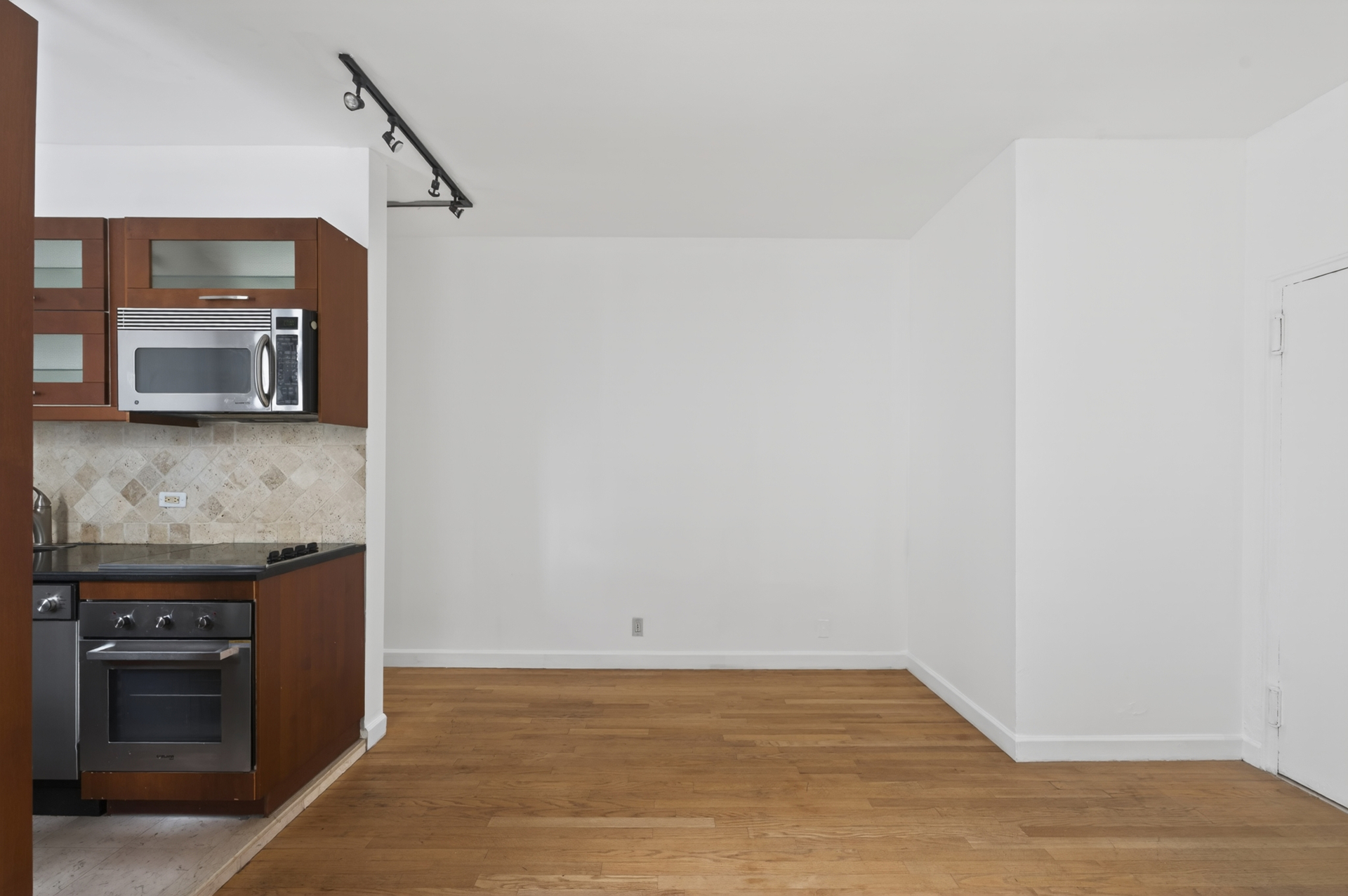 348 West 56th Street 5B Clinton New York NY 10019