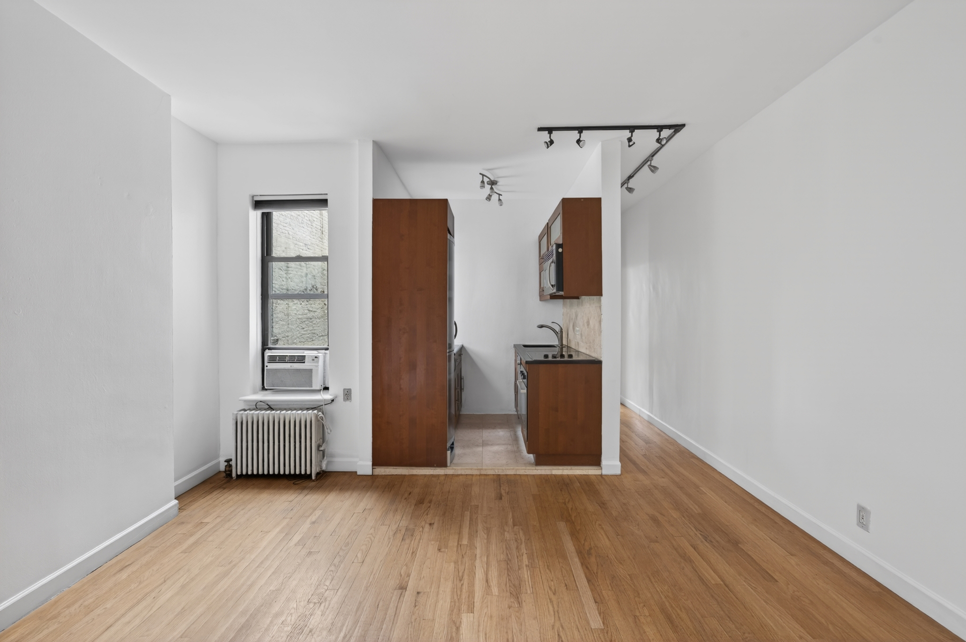 348 West 56th Street 5B Clinton New York NY 10019