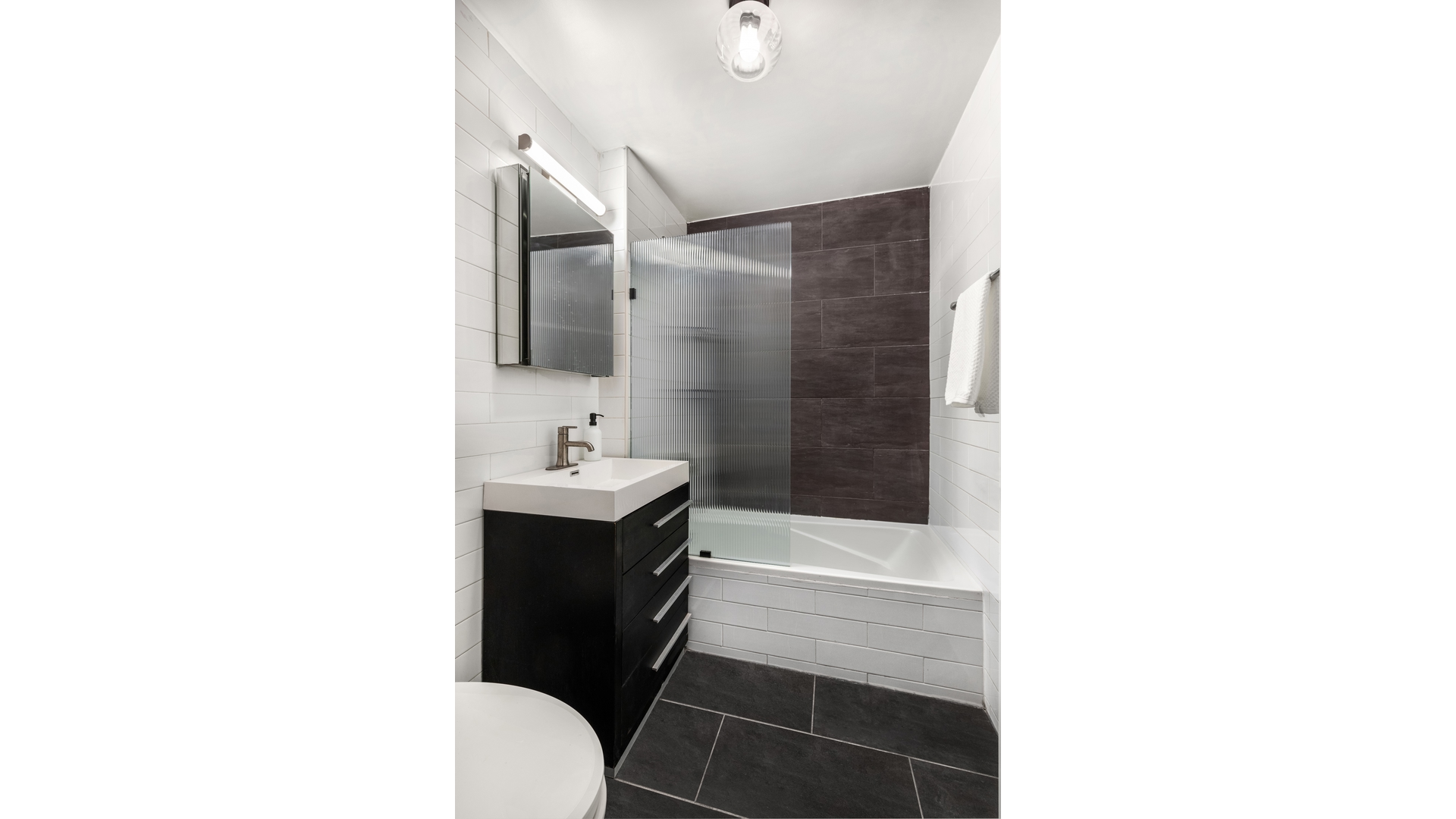 93 Waverly Avenue 1R Clinton Hill Brooklyn NY 11205