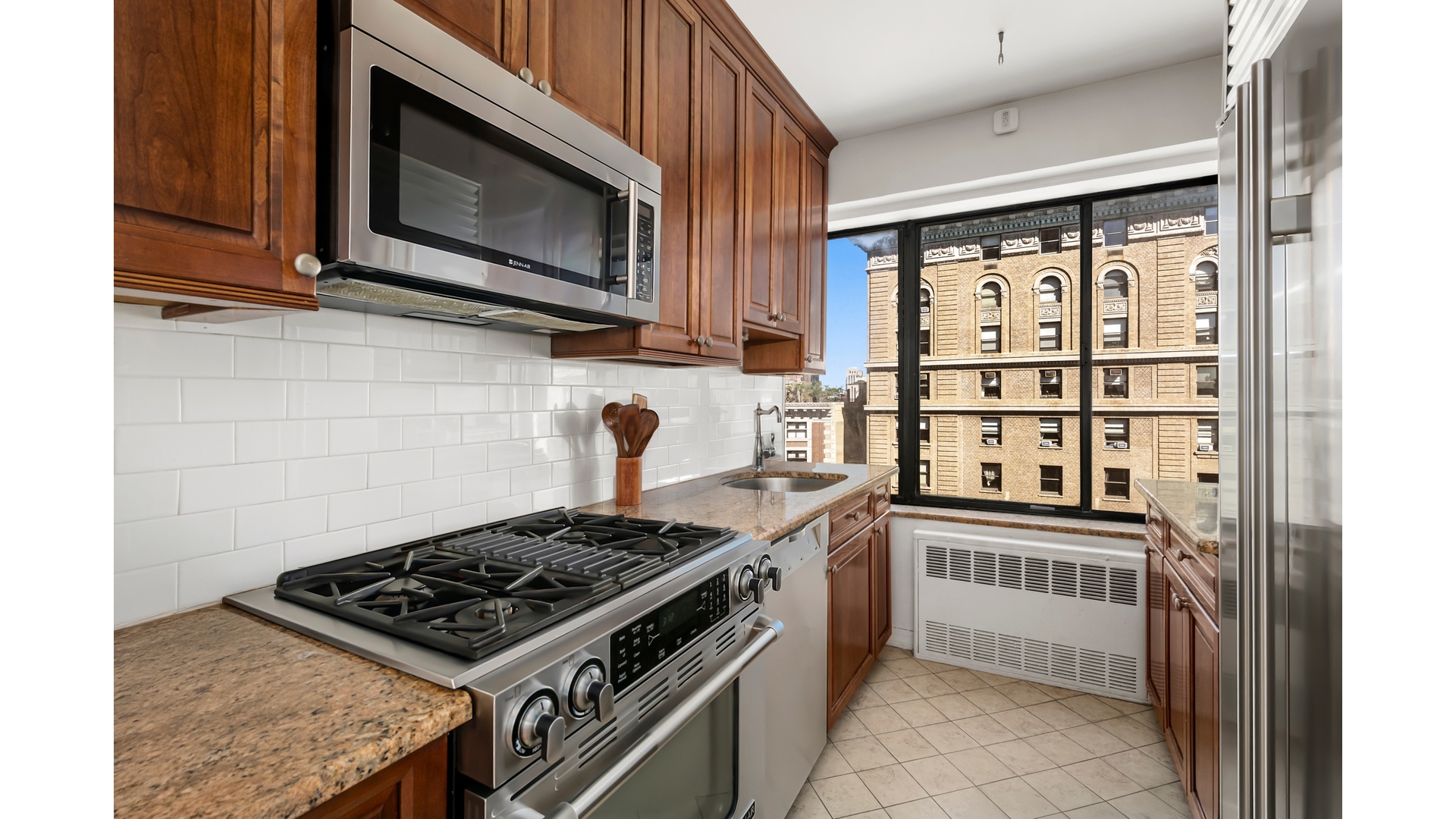 900 Park Avenue 18C Upper East Side New York NY 10075