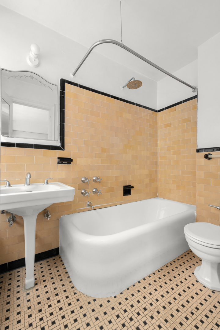 17 West 67th Street 3B Lincoln Square New York NY 10023
