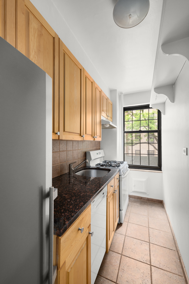 17 West 67th Street 3B Lincoln Square New York NY 10023