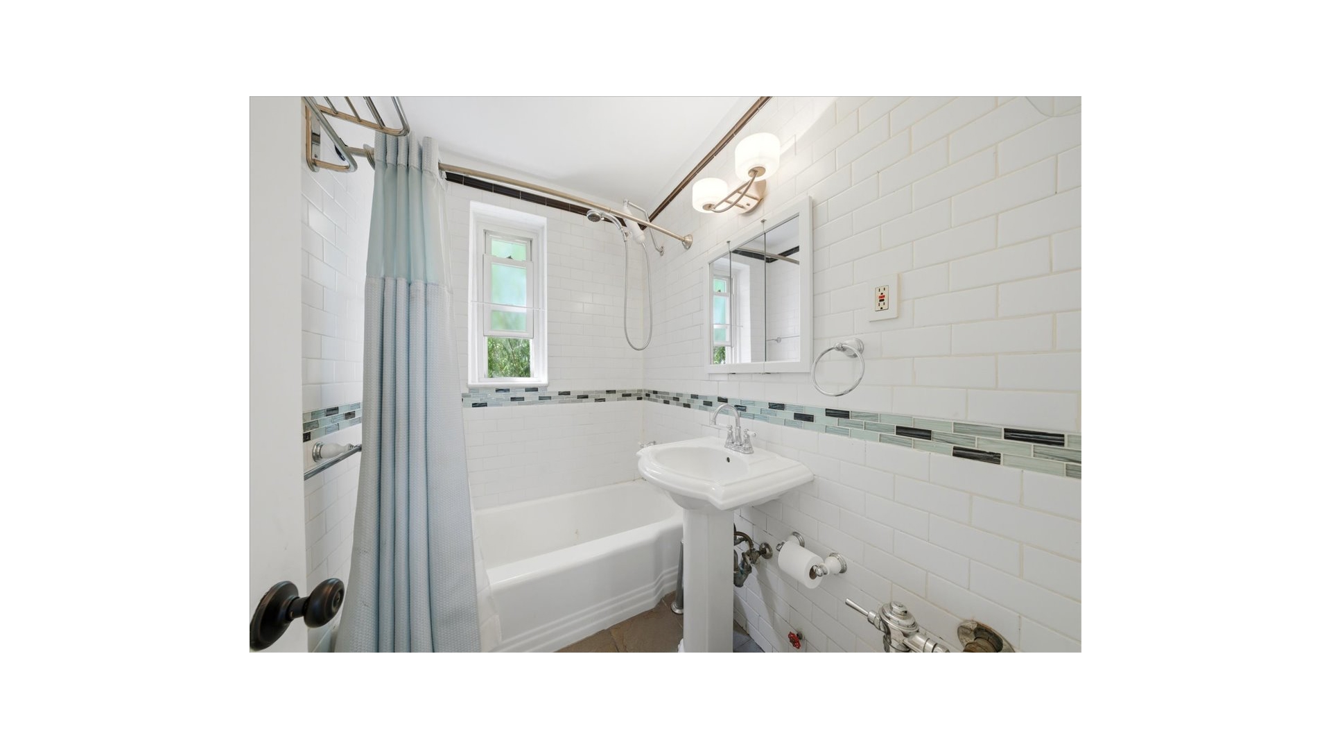 2080 Barnes Avenue Pelham Parkway Bronx NY 10462