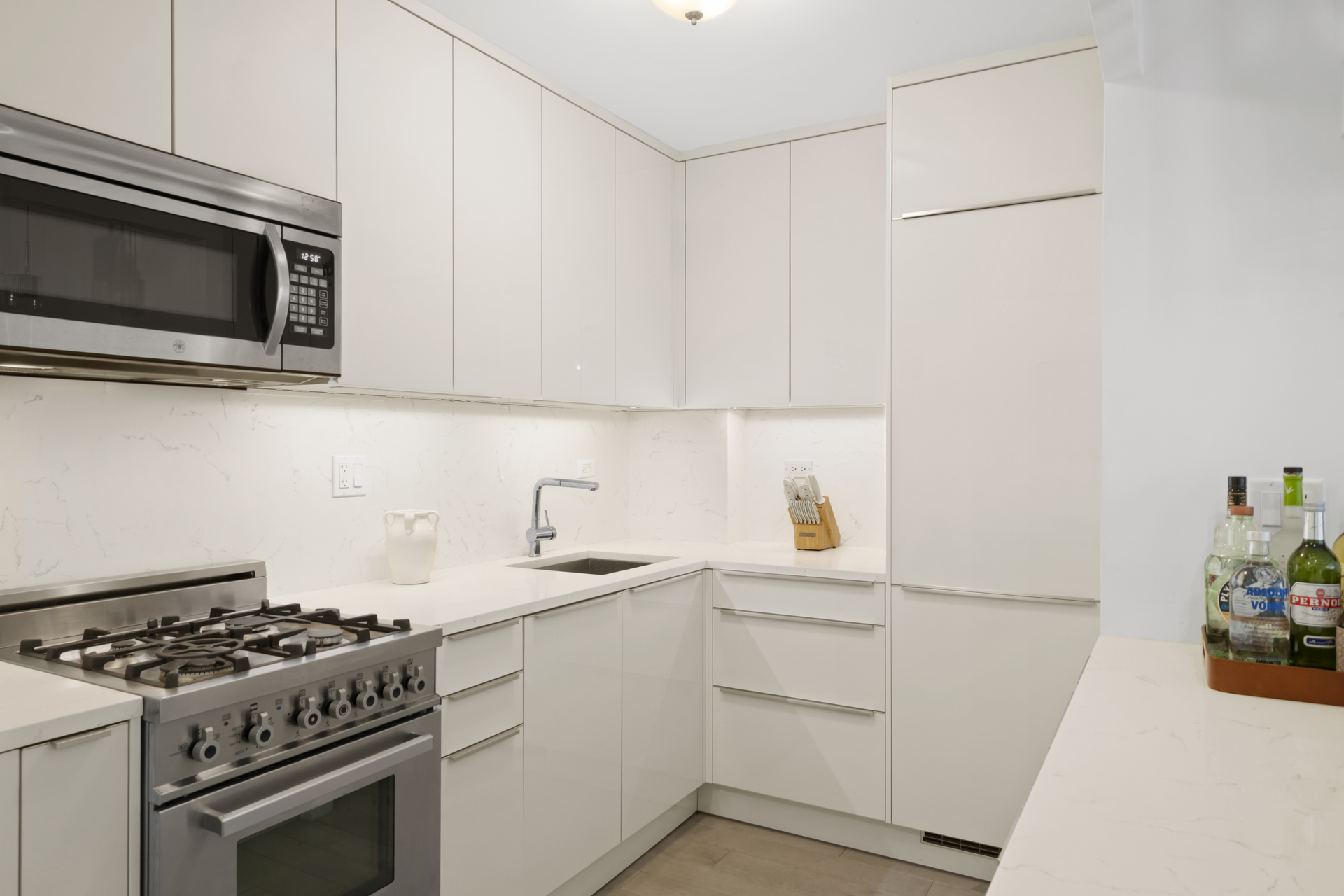16 West 16th Street 6ES Flatiron District New York NY 10011