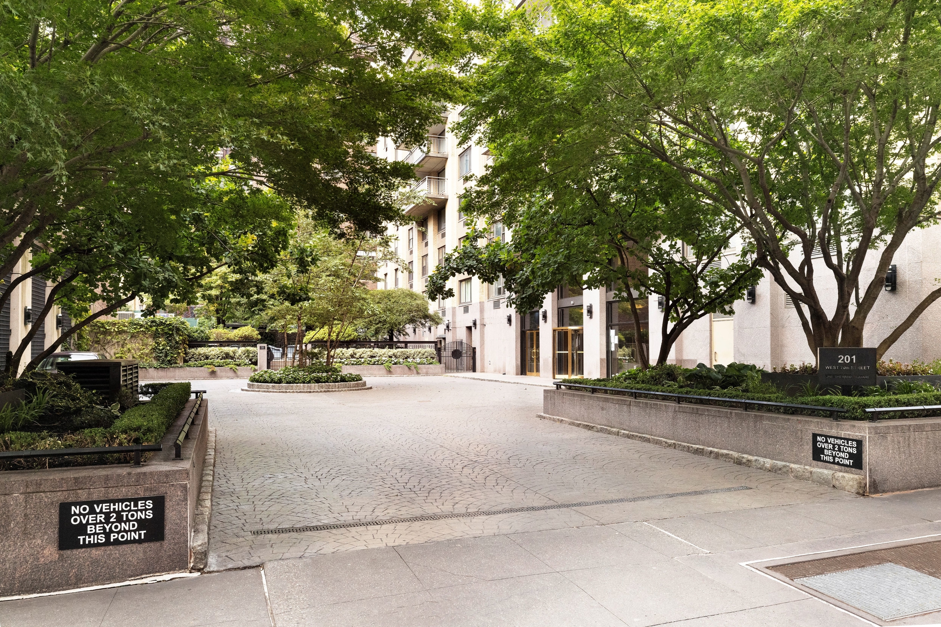 201 West 70th Street 2L Lincoln Square New York NY 10023