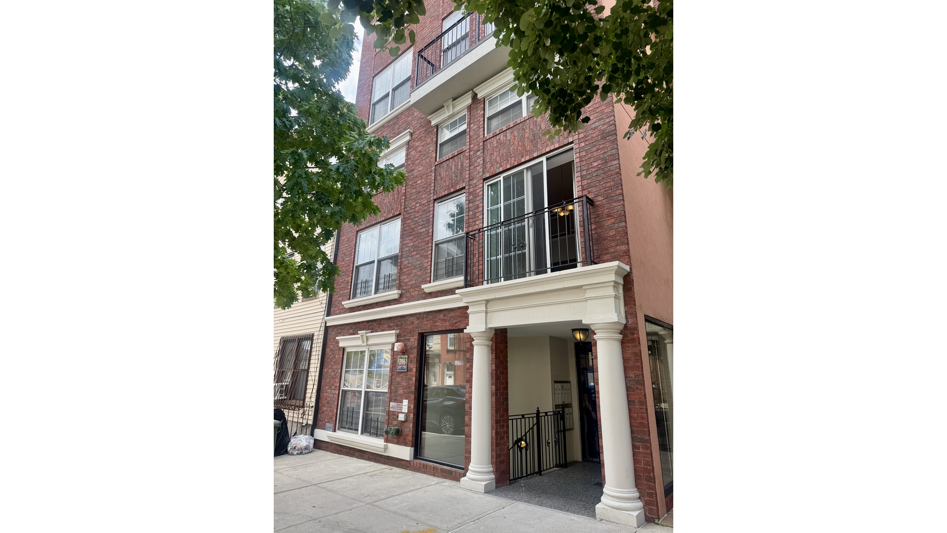 216 Calyer Street 2A Greenpoint Brooklyn NY 11222