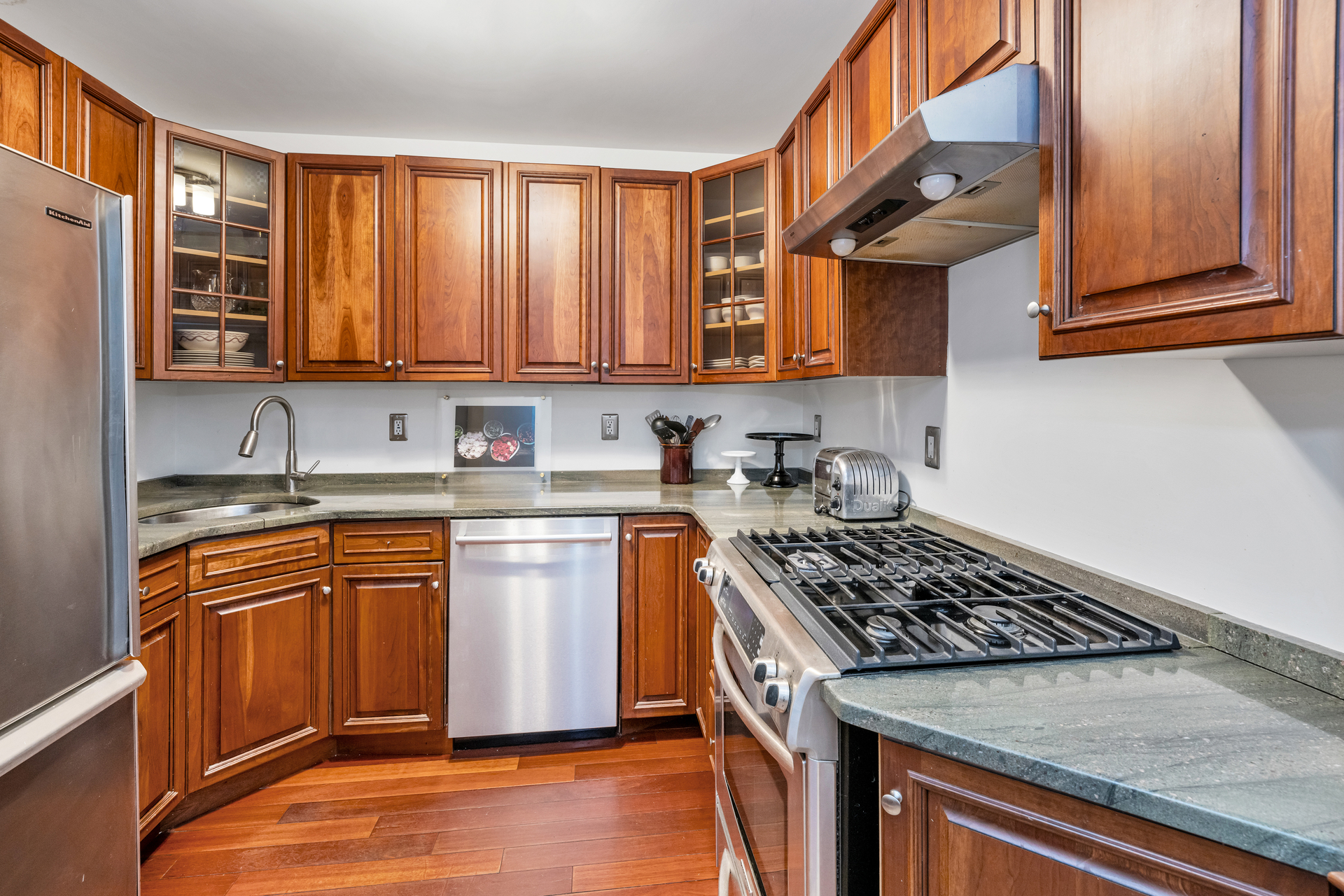 127 4th Place 1B Carroll Gardens Brooklyn NY 11231