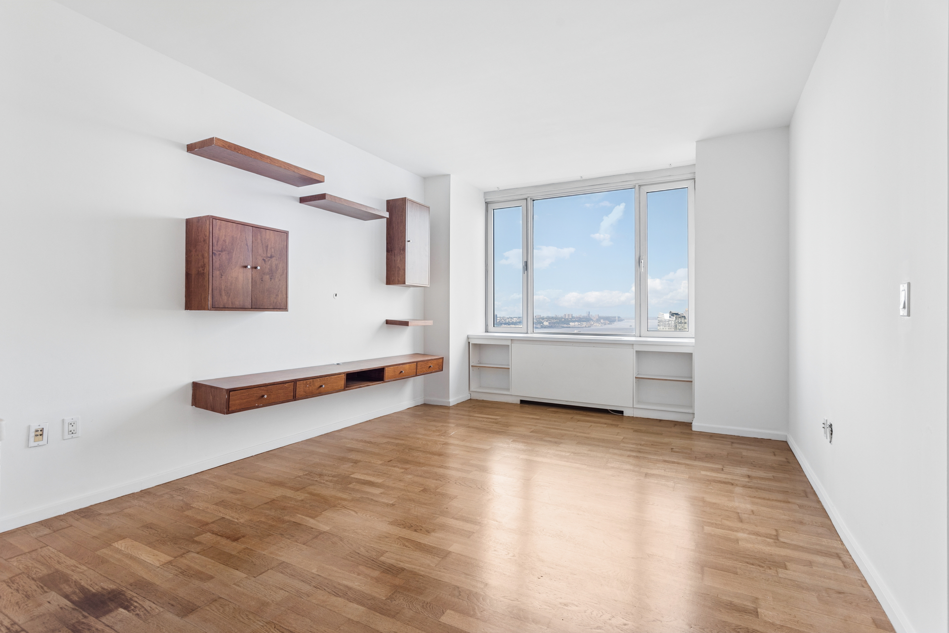 635 West 42nd Street 40D Clinton New York NY 10036