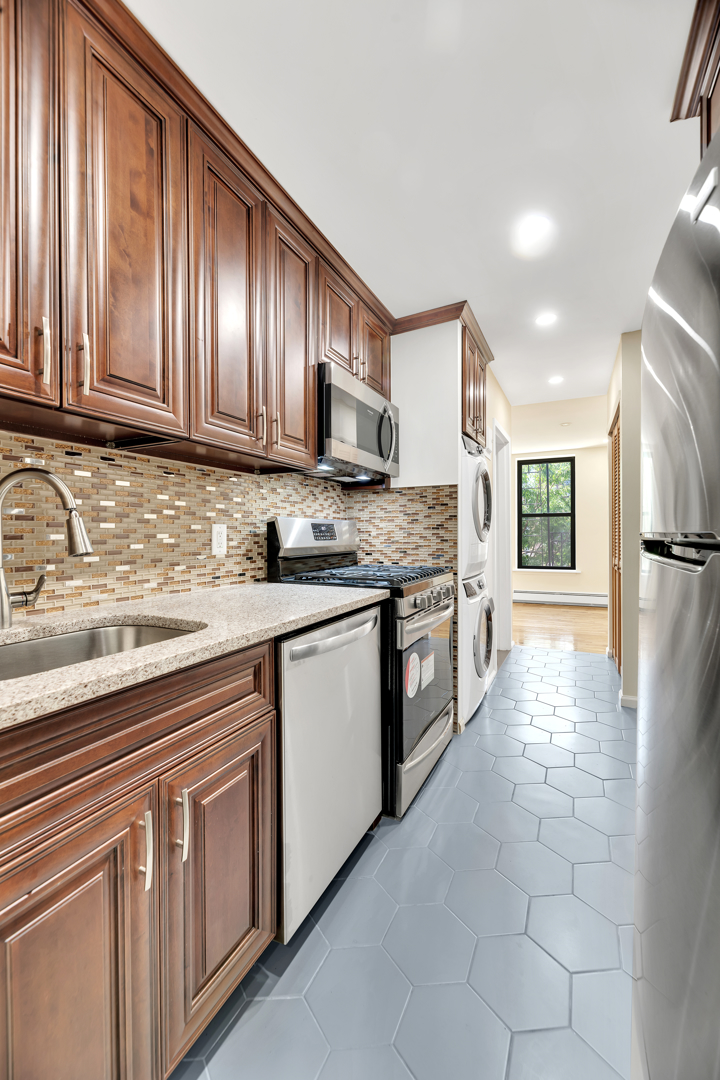 14-23 31st Avenue 2B Astoria Queens NY 11106
