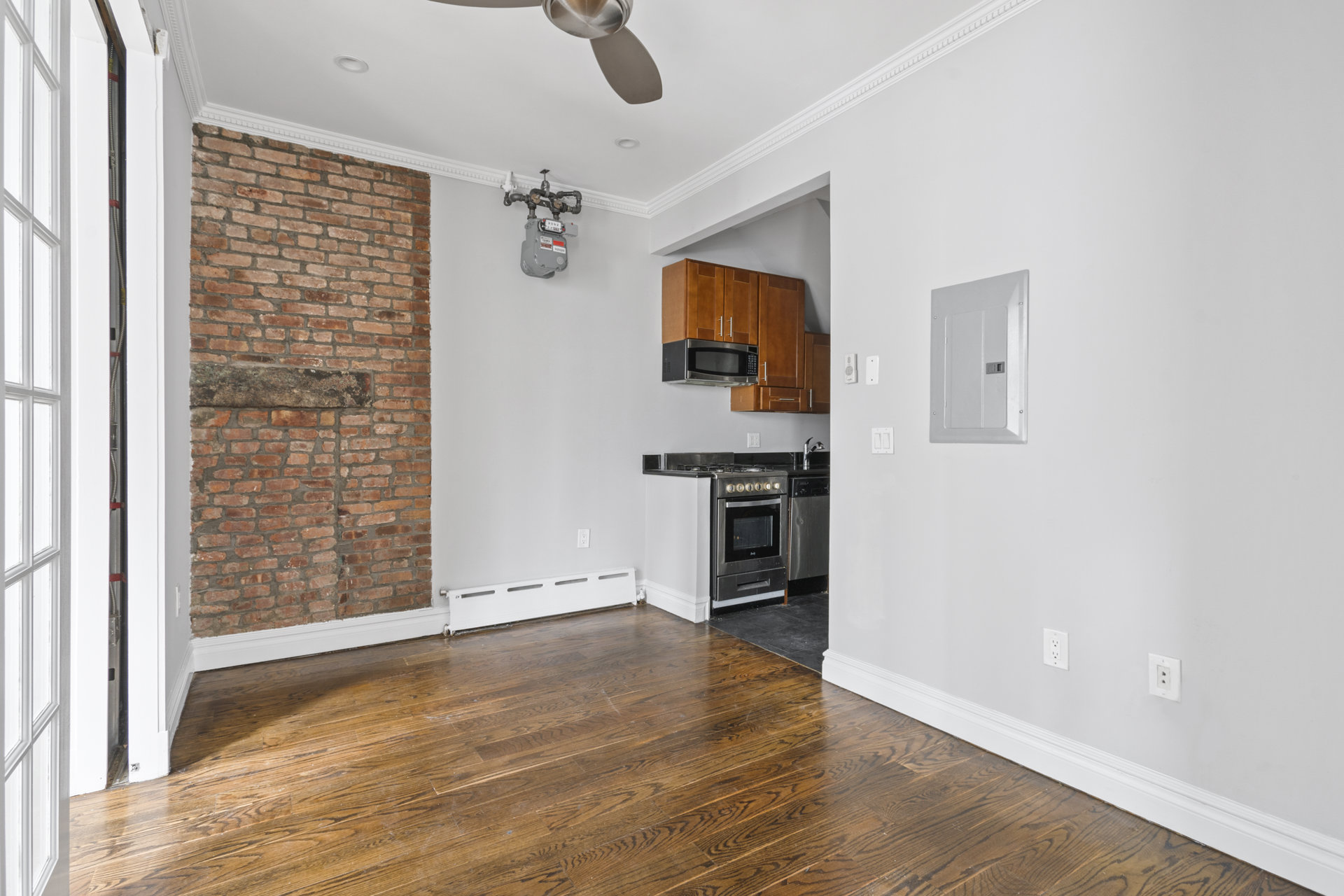 459 West 50th Street 2W Clinton New York NY 10019