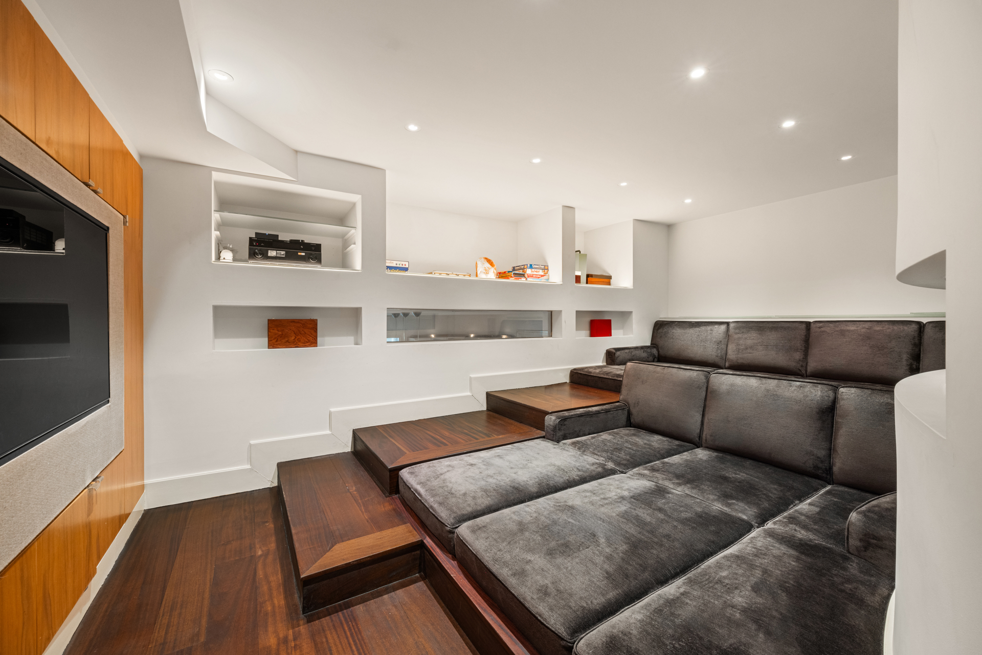 102 Prince Street 2NDFLOOR Soho New York NY 10012