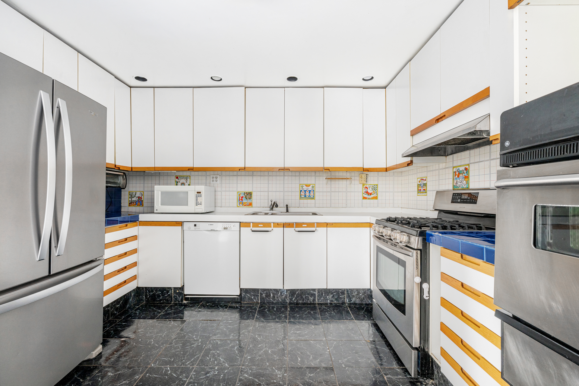 33 East End Avenue 3AB Upper East Side New York NY 10028