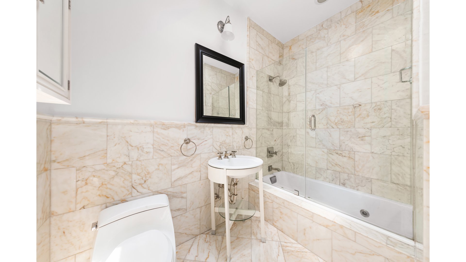 18 East 62nd Street 4/5 Upper East Side New York NY 10065